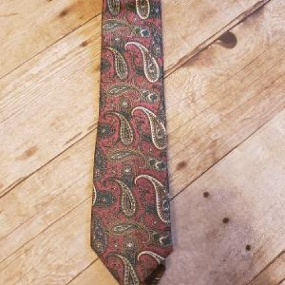 Oscar de la Renta paisley tie